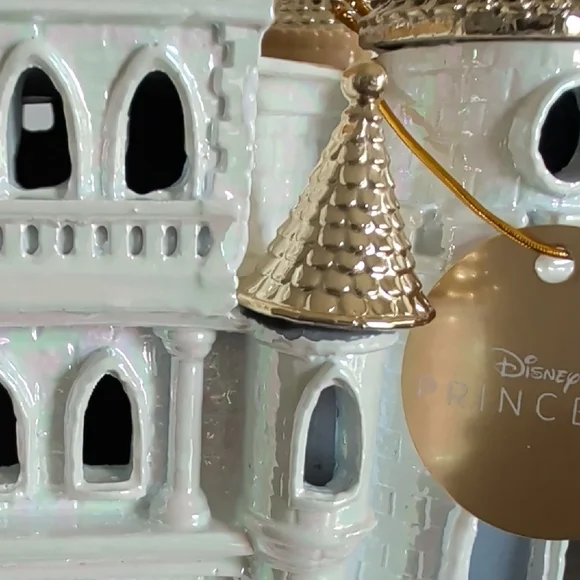 BBW x Disney Princess Castle 3 Wick Candle Holder - Picture 9 of 12